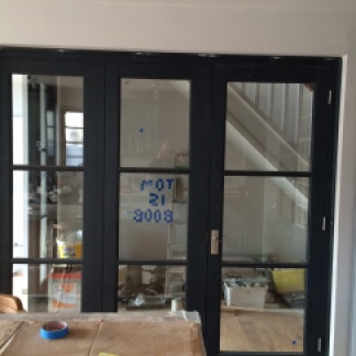 The glass partition in situ